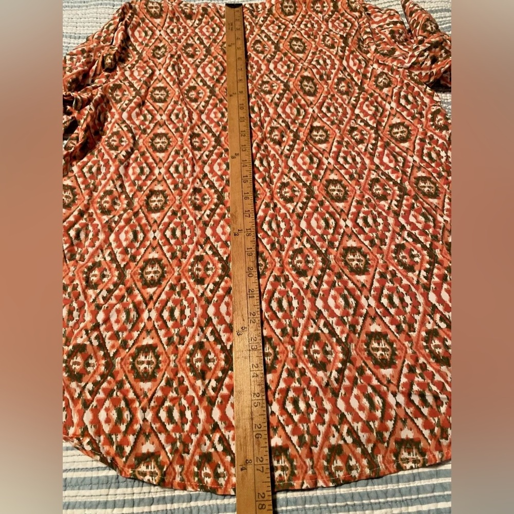 Relaxed V Neck 3/4 Sleeve Blouse - Picture 3 of 13
